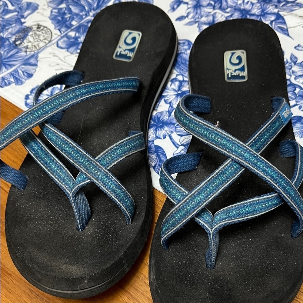 Teva Blue Flip Flop with Criss Cross Strap.Size 9